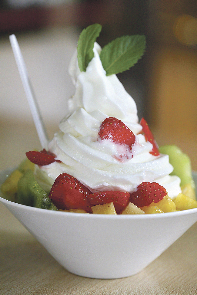 zagreb-060613-twist-frozen-yogurtyogurt-sa-svjezim-vocem.bin