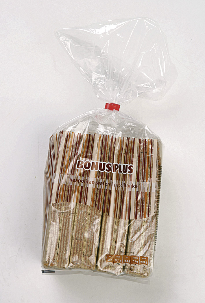 Mirišu slatko, ali ne po napolitanki. Dosta gnjecave, odmah se rastapaju. Slatke za poluditi. Smjesa je zapravo ofarbani šećer. Hostijaste, fali im punoće, prazne poput Sabora. “Dala bih ih djeci maškarama, da mi više nikad ne dođu na vrata.” “Mene podsjećaju na bolnicu, kad ti dođe netko u posjet s keksima. Netko tko se nije baš potrudio.” Lažnjak. Ocjene: 
jedinica, minus dvojka.