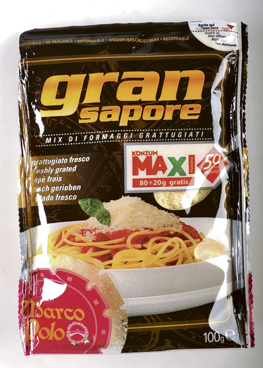 Miris malo baca na Zdenka sir. Prašinast. Miris napadan i jak, ali nepostojeći okus. Osjeti se malo slanost, a onda ništa. “Ovo su ostaci Pinocchija, obična piljevina, iverica.” Ipak, okus nije negativan. Ali ne bi puno spasio. Ocjena: dvojka.