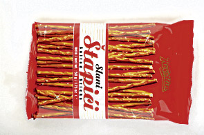 Ovo je sušta klasika, štapić kakav je nekad bio. Hrskavost je savršena, to mu je najveći plus, ali malo je tanak. “Podsjeća me na djetinjstvo, odlazak u kino.” Optimalno je pečen. Ipak, nekako je prašinast i previše se osjeća brašno. -4