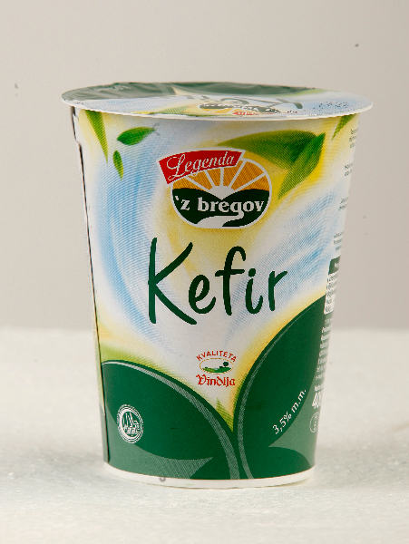 400 g 5,68 kn
Zemlja
podrijetla: Hrvatska

Idealna gustoća, miris i okus pravog kefira, djeluje domaće. Osvježavajuće pjenušav, dovoljno kiseo i kremast. Kušačici koja redovito pije kefir najbolji je do sada, nije joj ga dosta, popila bi sve sama. Čak i kušač koji danas prvi put pije kefir kaže da ga ne može prestati piti. Svi se slažemo da je najbolji. Kefir za osvježenje, za žeđ, uz sendvič, burek, štrukle, žgance. Narodski kefir.
Prosječna ocjena: petica
