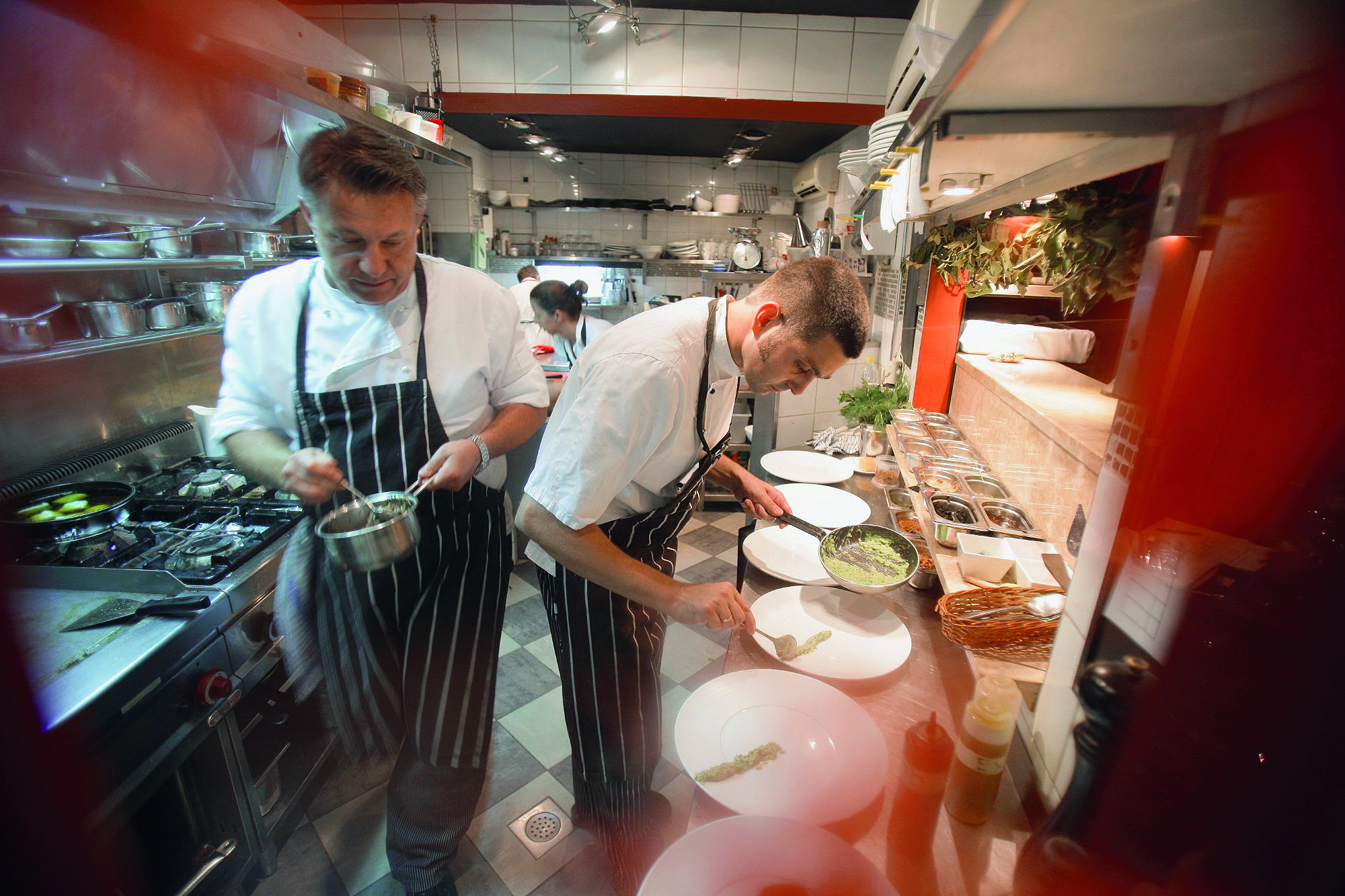 monte-rovinj-brancin-s-kozicama-jakobovom-kapicom-i-cvjetacom.bin