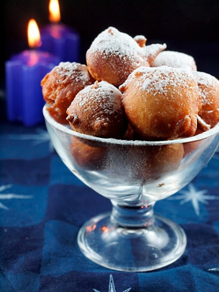 Badnja noć nekoć je mirisala neodoljivim mirisom bakalara i friško ispečenih fritula. Fritule te male neugledne loptice, od svega par sastojaka prava su poslastica.

      Pročitajte recept

foto: Andrea Cukrov