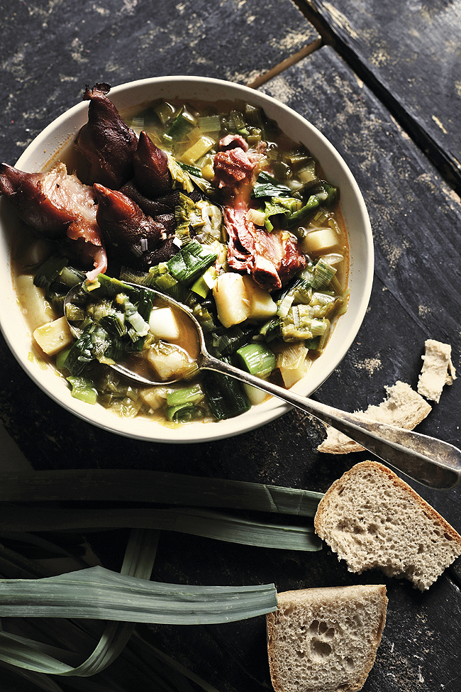 varivo-od-poriluka-sa-suhim-rebarcima.bin