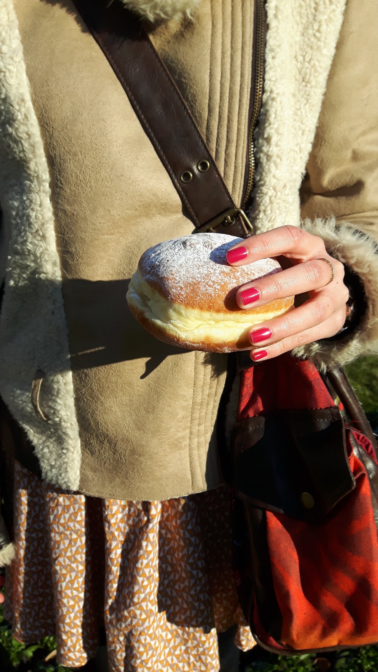 Vrsta: Obična s pekmezom

Ovdje je situacija prilično podijeljena. Nekima je gotovo za peticu dok drugima nije ništa posebno. Ne bi se bunili da ima još pekemeza. Nećete požaliti te četiri kune, ali nećete ni poželjeti svima reći za ovo iskustvo. :)

Cijena: 4,30 kune

Ocjena: 3-4
    