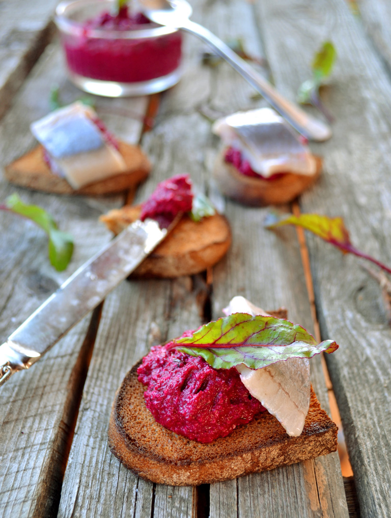 bruskete-s-ciklom-i-haringom.bin