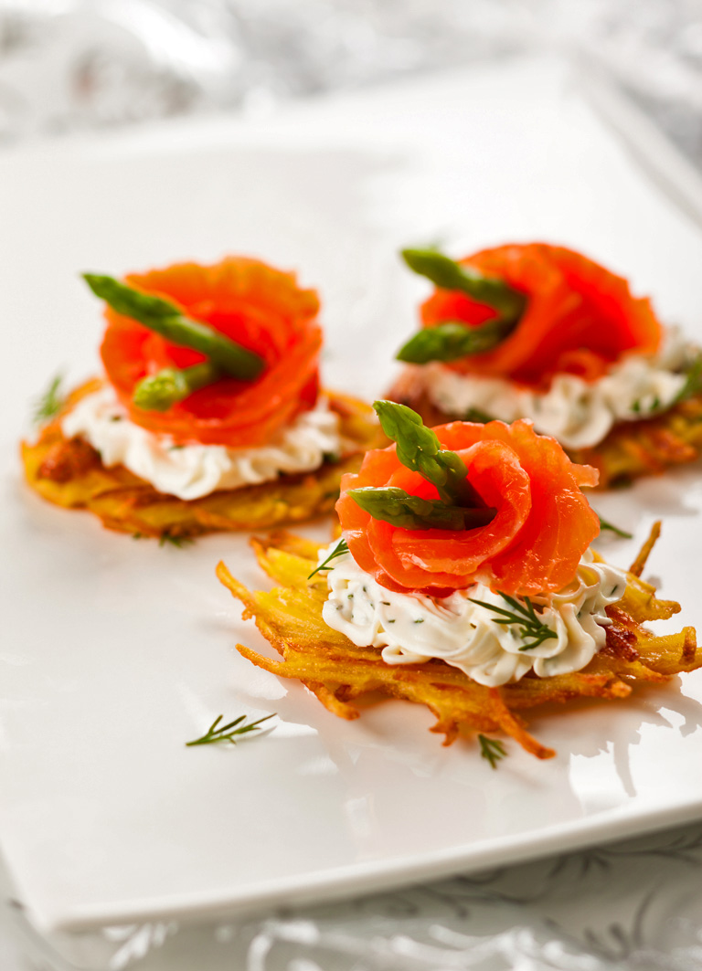 rosti-s-dimljenim-lososom-i-sparogama.bin