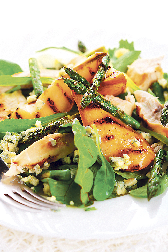 salata-s-kruskama-sparogama-i-sirom.bin