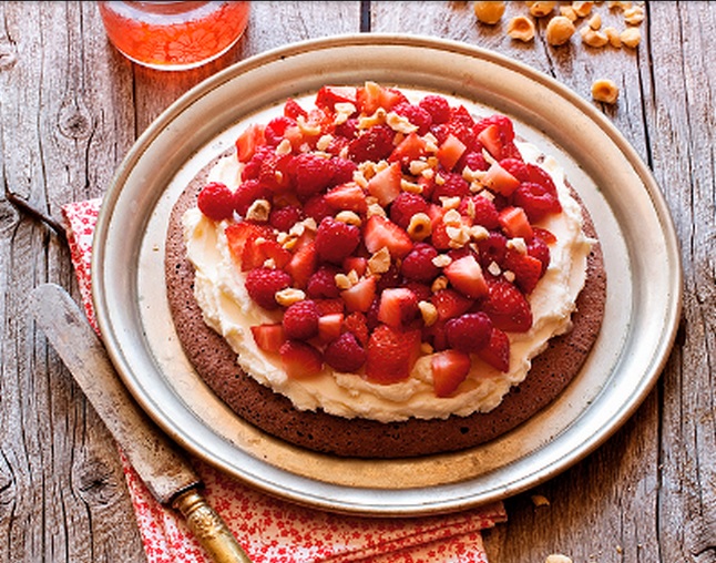 torta-pavlova-s-jagodama-2.bin