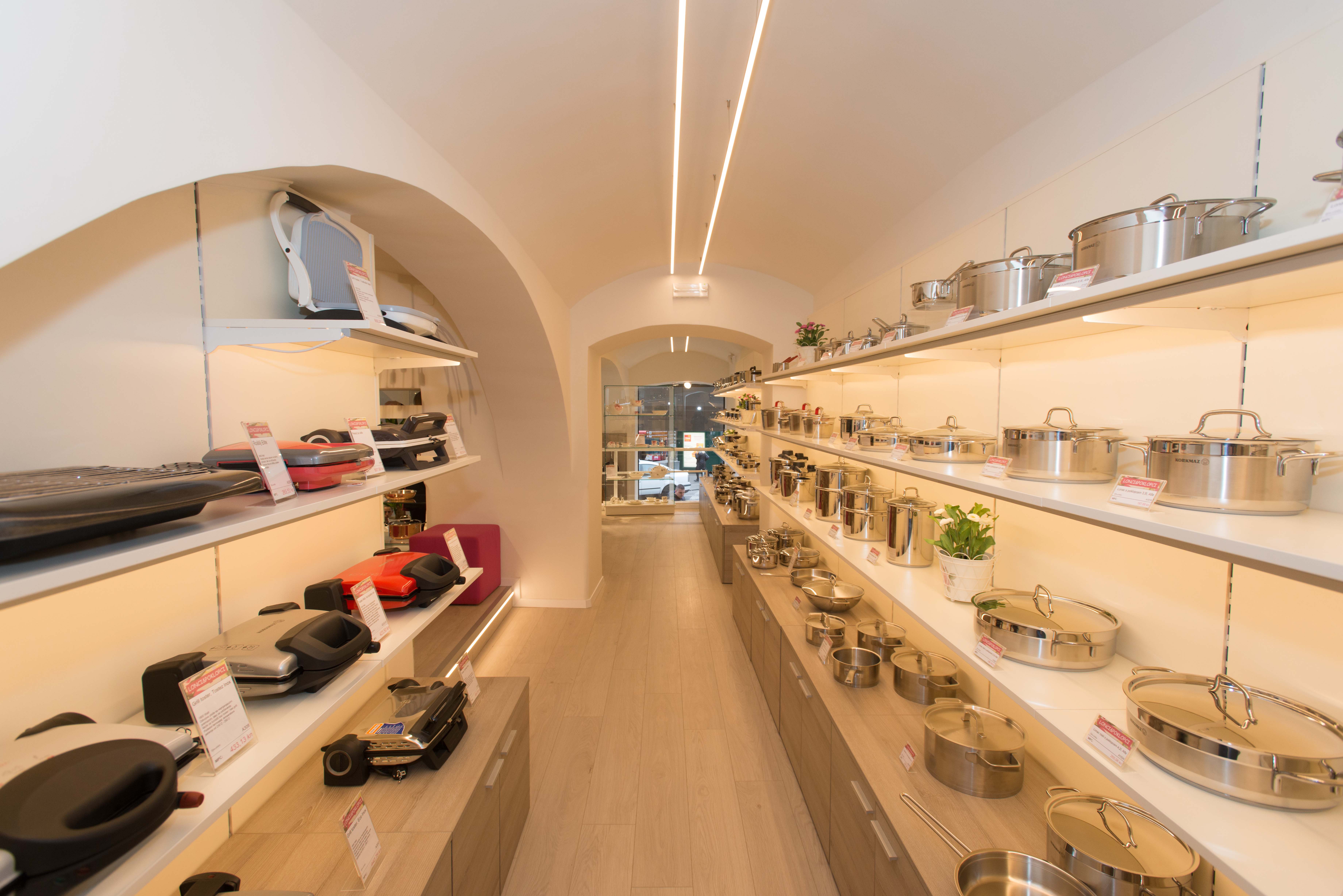 interijer-salona-lonci-i-poklopci.bin