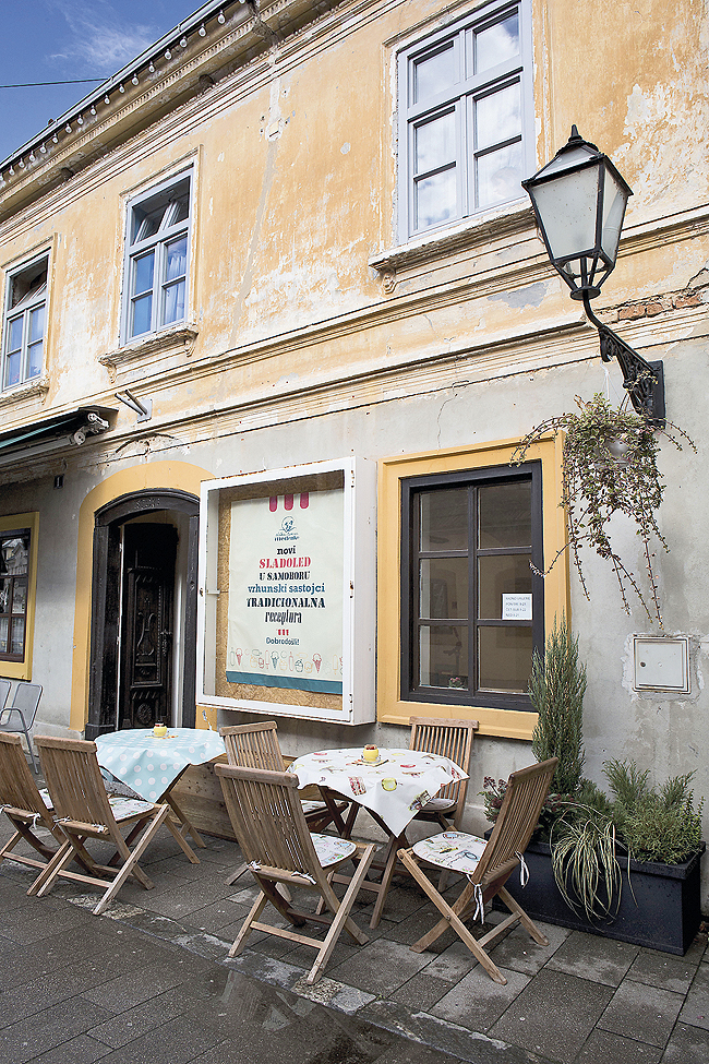 samobor-22-10-2014-nova-slasticarnica-sa-prirodnim-sladoledom-i-kolacima-medenko-3.bin