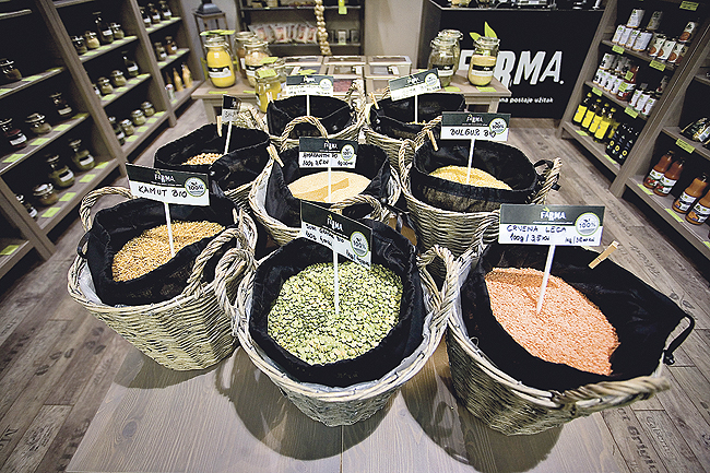 zagreb-14-10-2014-farma-trgovina-u-kojoj-se-prodaju-zdrave-namirnice-i-razno-zacinsko-bilje-i-zacini-3.bin