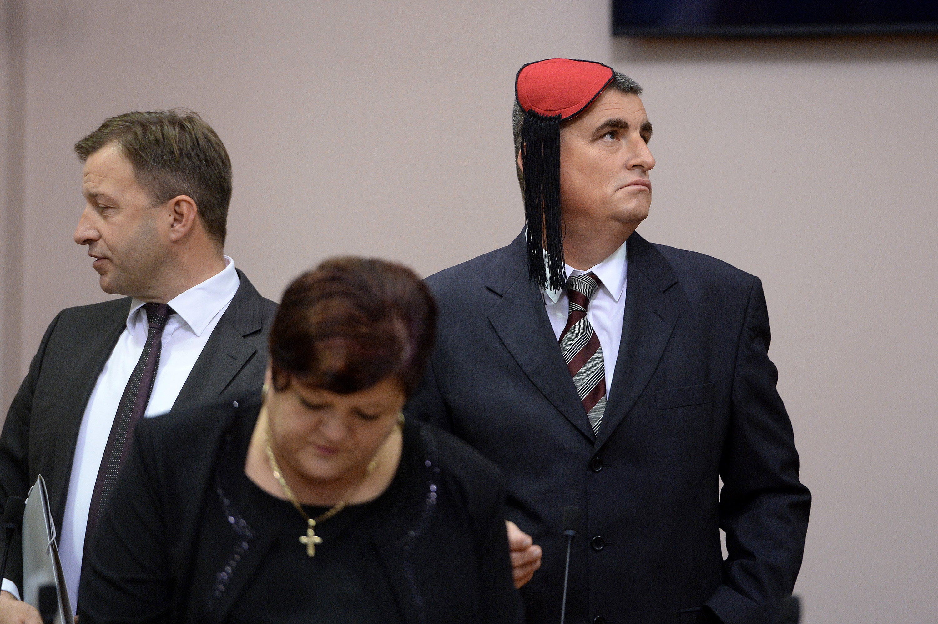 Miro Bulj s kapicom na konstituirajućoj sjednici ovog saziva Sabora.