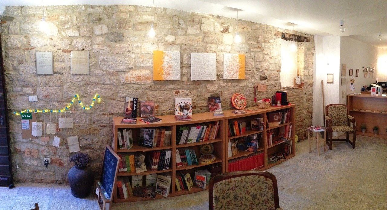 922106_421150764649027_1635945276_o.bin