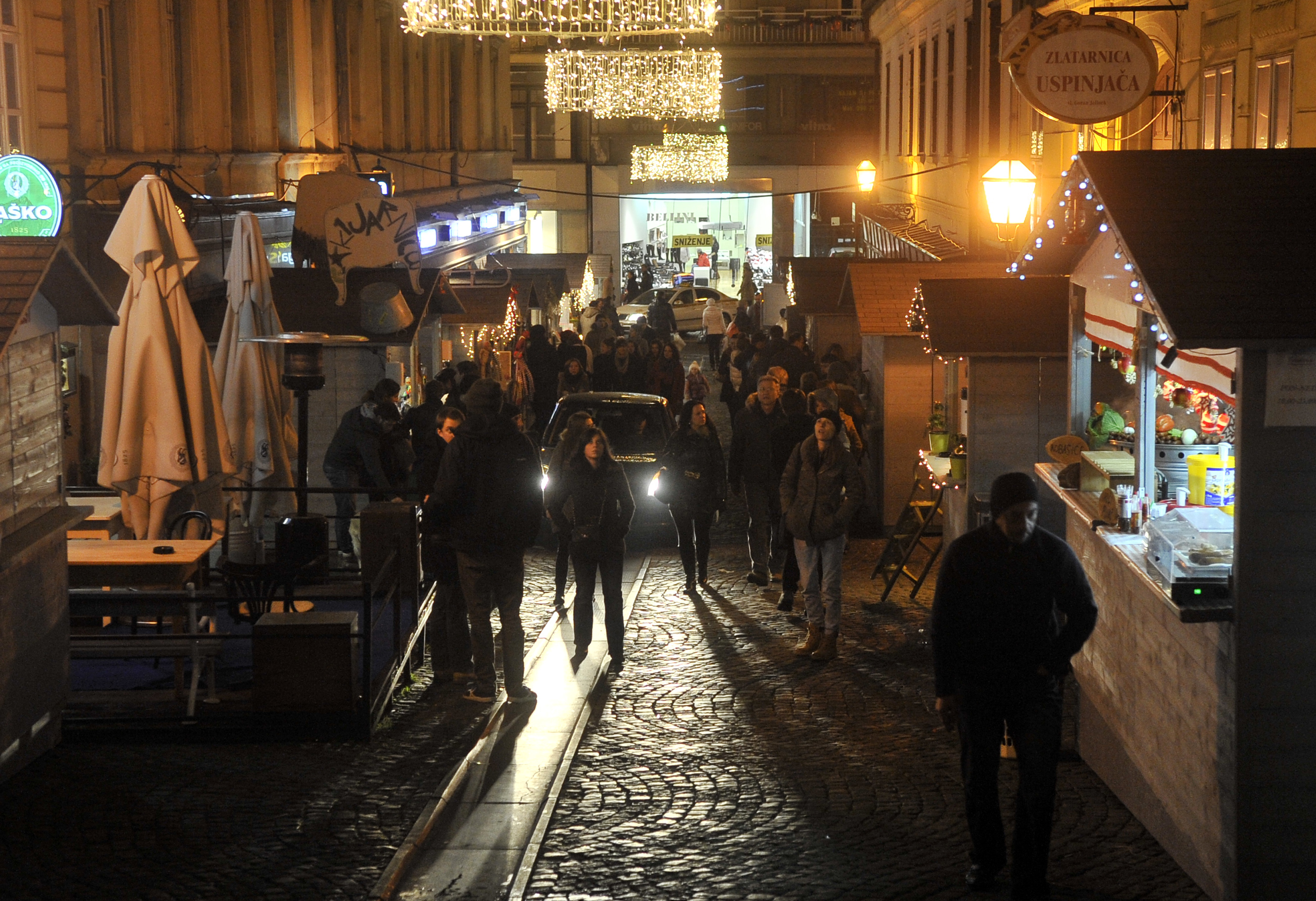 zagreb-05-12-2012-advent-u-zagrebu-tomiceva-ulica.bin