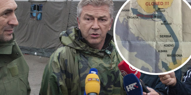 Opatovac, 280915. Izbjeglice iz Sirije iz ostalih arapskih zemalja i dalje pristizu u kamp u Opatovcu gdje se registriraju i upucuju u zemlje EU. Na fotografiji: Ministar obrane Ante Kotromanovic i minstar unutarnjih poslova Ranko Ostojic.Foto: Bozidar Vukicevic / CROPIX