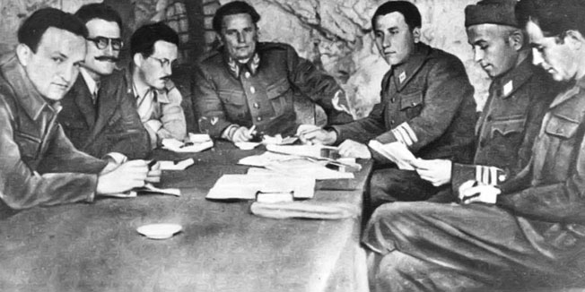 Edvard Kardelj (treći slijeva)