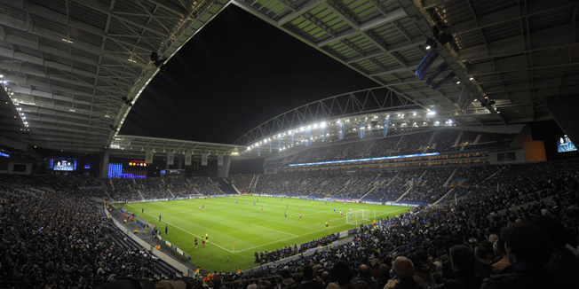 PORTO, PORTUGAL - OCTOBER 1:  General view of the Estadio do Dragao, home of FC Porto taken during the UEFA Champions League group stage match between FC Porto and Club Atletico de Madrid held on October 1, 2013 at the Estadio do Dragao, in Porto, Portugal. (Photo by Miguel Riopa/EuroFootball/Getty Images)
