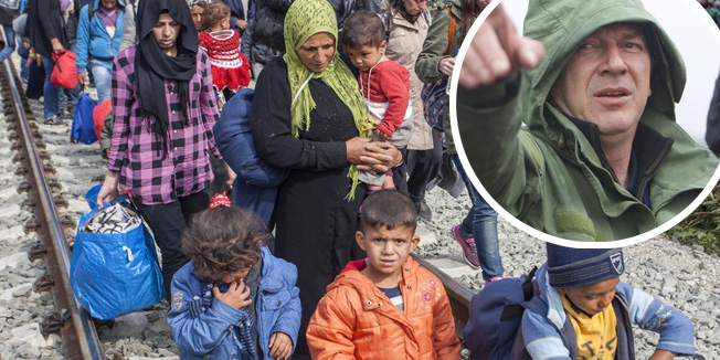 Botovo, 031015. Izbjeglice na granicnom prijelazu sa Madjarskom. Vise od tisucu izbjeglica koji stiglo je u Botovo iz Tovarnika sa cetrdesetcetvrtim izvanrednim vlakom HZ.Na fotografiji: Izbjeglice se iskrcavaju na kolodvoru u selu Botovo odakle pjesace preko mosta na Dravi do granicnog prijelaza sa Madjarskom.Foto: Bozidar Vukicevic / CROPIX