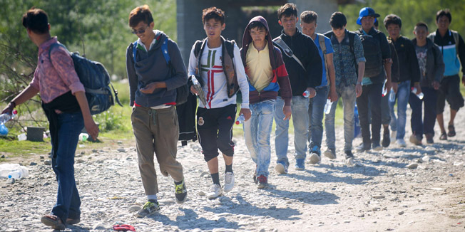 Migrants and refugees arrivr at a registration camp, after crossing the Greek-Macedonia border, near Gevgelija on October 6, 2015. Macedonia is a key transit country in the Balkans migration route into the EU, with thousands of asylum seekers and migrants - many of them from Syria, Afghanistan, Iraq and Somalia - entering the country every day. AFP PHOTO / ROBERT ATANASOVSKI