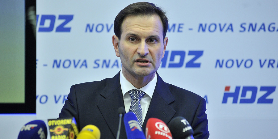 Zagreb, 300615.HDZ, Trg zrtava fasizma 4.Konferencija za medije na temu Hrvatska dvije godine nakon clanstva u EU, govorili medjunarodni tajnik dr. Miro Kovac i glasnogovornik Kluba zastupnika HDZ-a u Hrvatskom saboru Gordan Jandrokovic.Na fotografiji: Miro Kovac.Foto: Damir Krajac / CROPIX