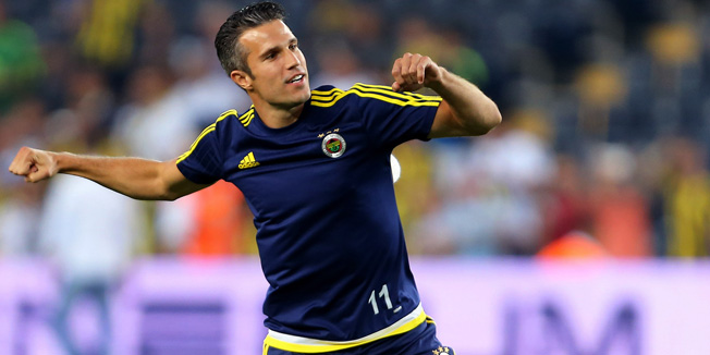 ISTANBUL, TURKEY -  JULY 28: Fenerbahce's striker Robin van Persie greets supporters during UEFA Champions League Third Qualifying Round 1st Leg match betweeen Fenerbahce v Shakhtar Donetsk at Sukru Saracoglu Stadium in Istanbul, Turkey, July 28, 2015. (Photo by Burak Kara/Getty Images)