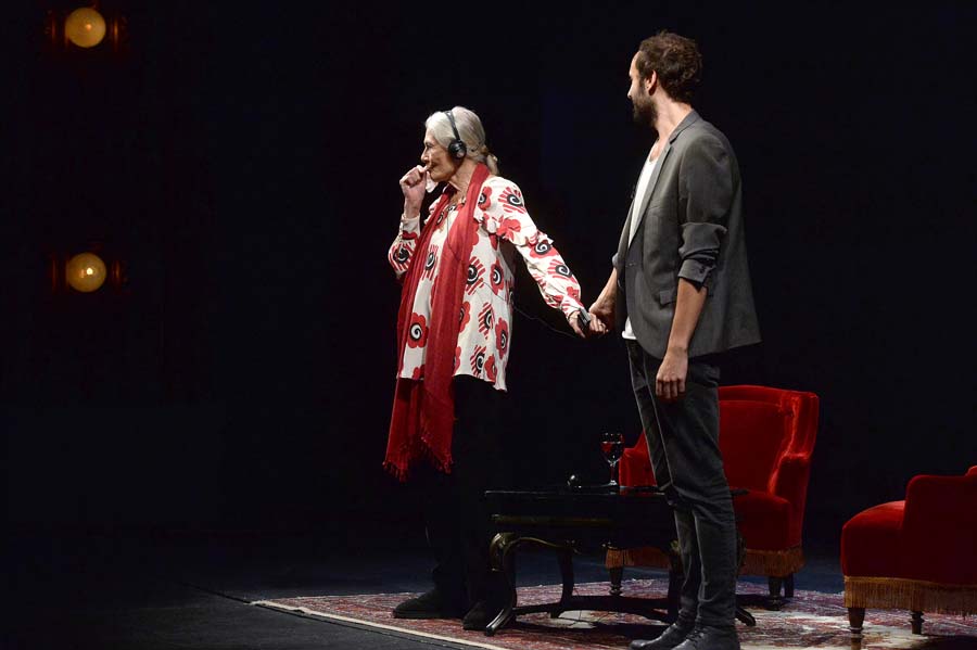 Zagreb, 181015. HNK, Trg Marsala Tita.Otvaranje ovogodisnjeg Filozofskog teatra pocelo je gostovanjem proslavljene glumice Vanesse Redgrave. Ciklusu Filozofskog teatra je, po rijecima intendantice HNK  Dubravke Vrgoc, cilj prije svega privuci mladju publiku, a ujedno i otvoriti Hrvatsko narodno kazaliste javnim debatama i kritickom promisljanju danasnjice.Na fotografiji: Vanessa Redgrave i Srecko Horvat.Foto: Goran Mehkek / CROPIX