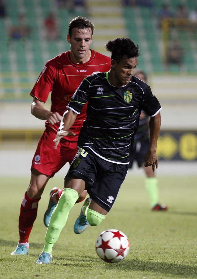 Pula, 200713.Igraliste Aldo Drosina.2. kolo Max Tv Prva liga.Nogometna utakmica 2. kola MaxTv Prve lige izmedju NK Istra 1961 i RNK Split. Igraci Istre igraju u crnim, a igraci Splita u crvenim dresovima. Na fotografiji: Josiel De Oliveira.Foto: Tea Cimas / CROPIX