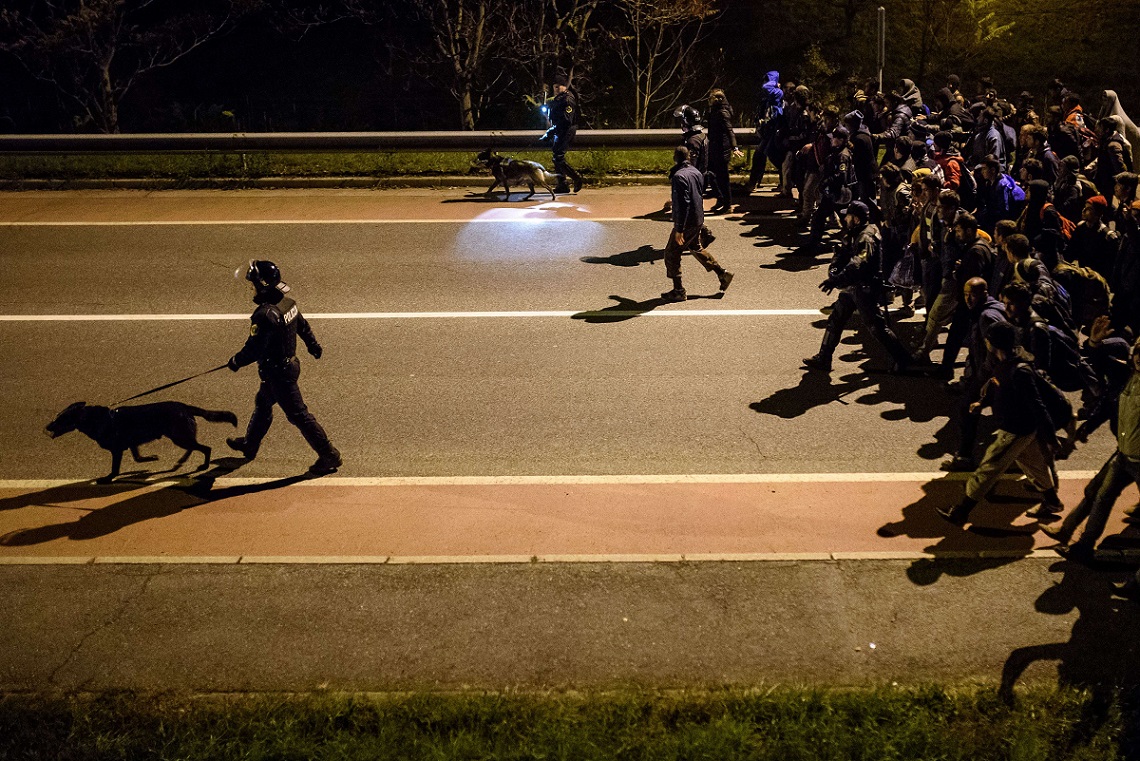 Migrants and refugees walk to a refugee center in Sentilj, on the Slovenian-Austrian border on October 20, 2015. Slovenia called in the army to help manage a surge of asylum seekers desperately trying to reach northern Europe ahead of winter, as the tiny European Union state became the latest hotspot on the migrant trail. AFP PHOTO / JURE MAKOVEC