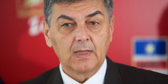 Osijek, 170514.Izvanredna konferencija za medije Vladimira Sisljagica predsjednika HDSSB-a zbog Istrage USKOK-a zbog zlouporabe polozaja i ovlasti.Na konferenciju je doneseno desetak bureka sa sirom zbog danasnjeg teksta u Jutarnjem listu.Na fotografiji: Vladimir Sisljagic.Foto: Vlado Kos / Cropix