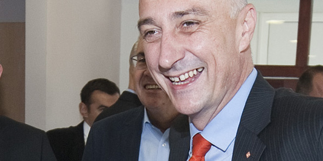 Kastel Sucurac, 211015.Ministar gospodarstva Ivan Vrdoljak sudjelovao je na svecanoj primopredaji ugovora predstavnicima tvrtki iz Splitsko-dalmatinske, Licko-senjske i Zadarske zupanije. Ugovori se temelje na rezultatima Operativnog programa regionalnih potpora kapitalnih ulaganja radi zadrzavanja i povecanja broja radnika u 2015. godini. Svecana primopredaja ugovora odrzala se u prostorijama tvrtke Cemex Hrvatska d.o.o. Foto: Paun Paunovic/ CROPIX 