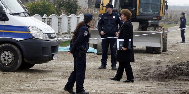 Cakovec, 291015.U mjestu Puscine kod Cakovca poginuo je pjesak pod kotacima bagera koji je izvodio radove u Ulici Ljudevita Gaja.Foto: Zeljko Hajdinjak / Cropix