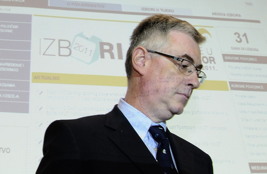 Zagreb, 021111.Drzavno izborno povjerenstvo, danas je u saboru odrzalo  prvu pressicu nakon raspisivanja izbora, koji su 04.12.2011.Na fotografiji: predsjednik Drzavnog izbornog povjerenstva Branko Hrvatin.Foto: Admir Buljubasic / CROPIX