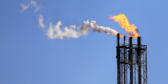 Sisak, 160115.Rafinerija nafte Sisak.Pogoni Rafinerije nafte Sisak postupno prestaju s proizvodnjom zbog nedostatka zaliha sirovine. Iz INA-e je najavljeno kako se radi o privremenoj mjeri koja ne podrazumijeva zatvaranje rafinerije.Na fotografiji: rafinerija.Foto: Marko Todorov / CROPIX