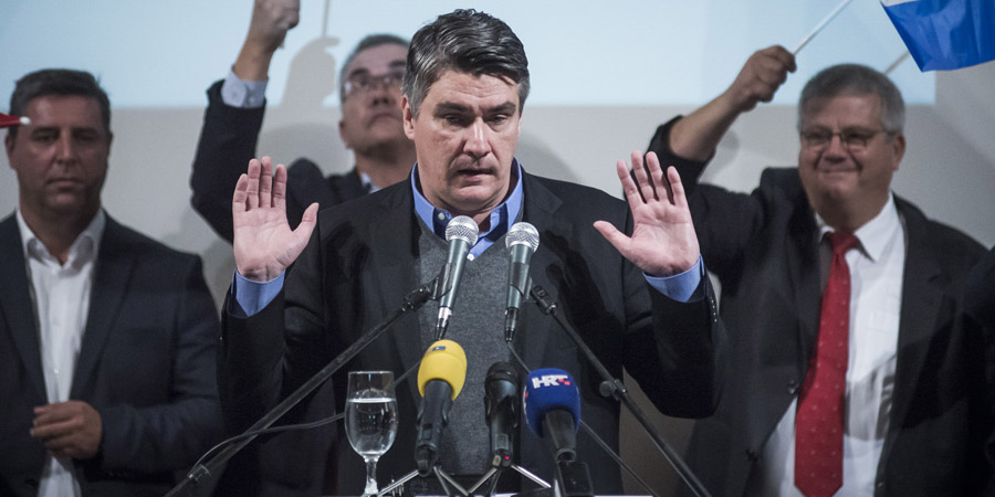 Sibenik, 311015.Predizborni skup koalicije Hrvatska raste za devetu izbornu jedinicu odrzan je u Hrvatskom narodnom kazalistu u Sibeniku.Na fotografiji: Zoran Milanovic.Foto: Nikolina Vukovic Stipanicev / CROPIX