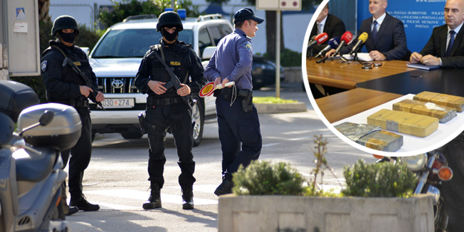 Dubrovnik, 301015.U zajednickoj akciji policije i carine izvrsen pretres cruisera MSC Poesia.Foto: Zeljko Tutnjevic / Dubrovacki vjesnik / CROPIX