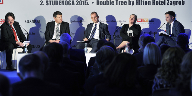 Zagreb, 021115.U organizaciji EPH-a, HUP-a i RTL-a u hotelu Double Tree by Hilton odrzana je konferencija pod nazivom 'Financijska sigurnost'.Na fotografiji: panel na kojem su sudjelovali ministar financija Boris Lalovac, Igor Skrgatic iz HUP-a, profesorica na Ekonomskog fakultetu Zagreb Marijana Ivanov i ekonomist Tomislav Coric (HDZ), a moderator je bio ekonomist Velimir Sonje.Foto: Boris Kovacev / CROPIX