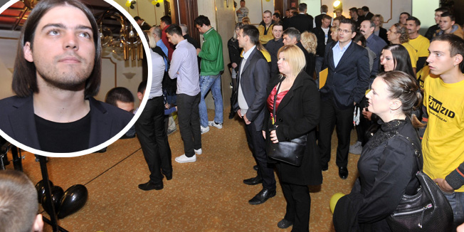 Zagreb, 081115.Hotel Laguna.Pracenje rezultata izbora za osmi saziv Hrvatskog sabora u stozeru stranke Zivi zid.Foto: Bruno Konjevic / CROPIX