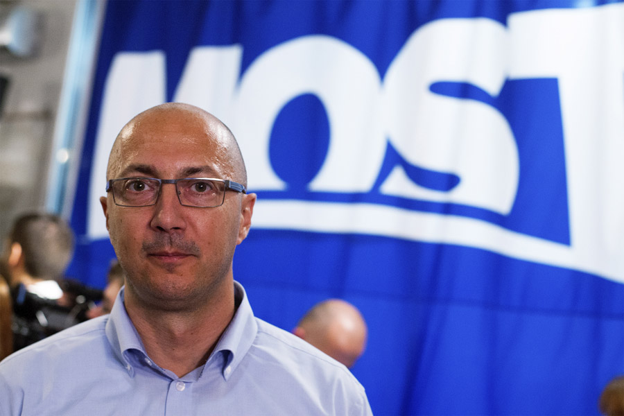 Zagreb, 081115.Restoran Rougemarin.Pracenje rezultata izbora za osmi saziv Hrvatskog sabora u stozeru stranke MOST.Na fotografiji: Ivan Kovacic.Foto: Tomislav Kristo / CROPIX