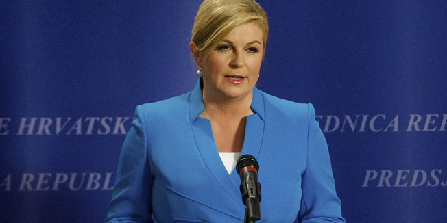 Zagreb, 091115.Ured Predsjednika.Izjava za medije Predsjednice RH Kolinde Grabar Kitarovic nakon citanja prvih sluzbenih rezultata izbora za osmi saziv Hrvatskog sabora.Na fotografiji: Predsjednica Kolinda Grabar Kitarovic se obratila javnosti i cestitala Domoljubnoj koaliciji na relativnoj pobjedi.Foto: Ranko Suvar / CROPIX