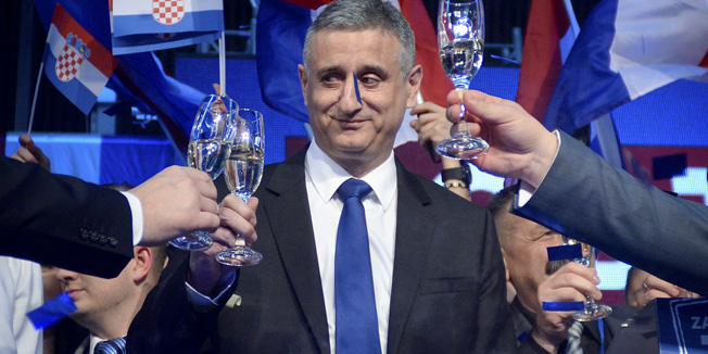 Zagreb, 091115.Restoran GlobusPracenje rezultata izbora za osmi saziv Hrvatskog sabora u stozeru Domoljubne koalicije.Na fotografiji: Tomislav Karamarko se obratio stozeru nakon izborne pobjede Domoljubne koalicije.Foto: Goran Mehkek / CROPIX