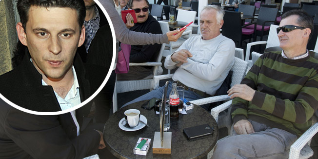 Metkovic, 091115.Gradjani Metkovica dan nakon izbora o rezultatima Mosta nezavisnih lista i Boze Petrova.Foto: Denis Jerkovic / Cropix