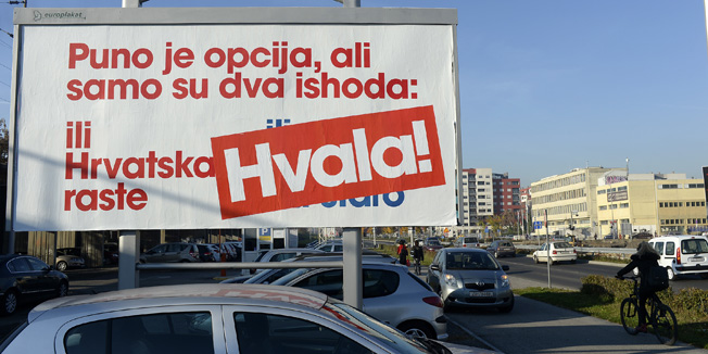 Zagreb, 111115Branimirova ulca.Predizborni plakat SDP-a na kojem je dva dana nakon izbora nalijepljena naljepnica hvala.Foto: Goran Mehkek / CROPIX
