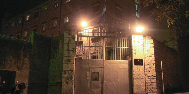 Pula, 161115. Danas oko 15 i 30 sati u samici pulskog zatvora zapalio se zatvorenik te umro na licu mjesta. Na fotografiji: ulaz u zatvor. Foto: Goran Sebelic / CROPIX