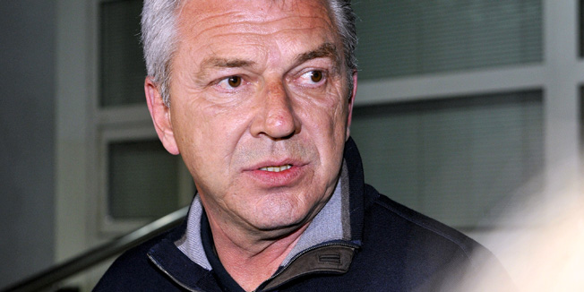 Zagreb, 131115. U sjedistu SDP-a na Iblerovom trgu okupili su se zastupnici SDP-a koji su na izborima osvojili mandate kako bi svojim potpisom dali potporu Zoranu Milanovicu za sastavljanje nove VladeNa fotografiji: Ranko Ostojic daje izjavu za medije.Foto: Srdjan Vrancic / CROPIX