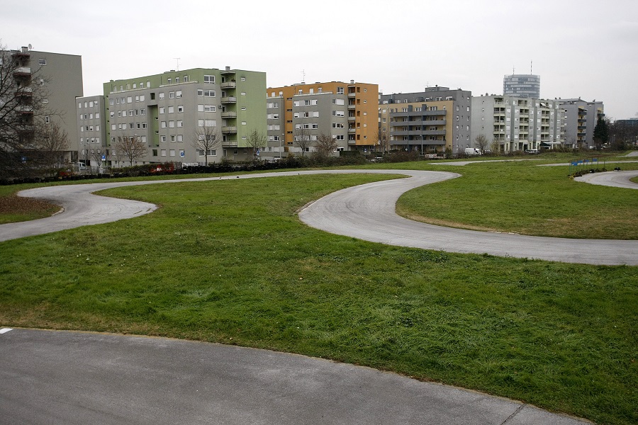 Zagreb, 241115.Karting centar Zagreb, Spansko.Prica s vlasnikom Karting centra Zagreb Zeljkom Gredicakom, kojemu je 1.1. 2015 istekla koncesija i trenutno se sudi sa Gradom Zagrebom.Na fotografiji: Karting centar Zagreb.Foto: Ronald Gorsic / CROPIX