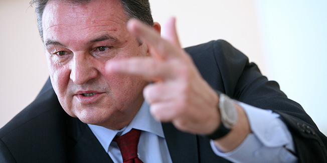 Zagreb, 010410.Sjediste HNS-a, Radimir Cacic, intervju.Foto: Neja Markicevic / CROPIX