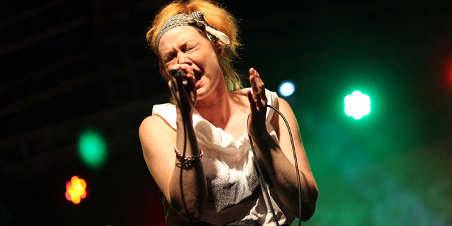 Cakovec, 080712.Traje Ljeto u gradu Zrinskih, tradicionalni festival u Cakovcu na kojem se odrzavaju brojni koncerti, izlozbe, kino projekcije i predstave, a traje do 15. srpnja.U sklopu festivala na prostoru srarog grada Cakovec odrzan je koncert Jinxa.Foto: Andrej Svoger / Cropix