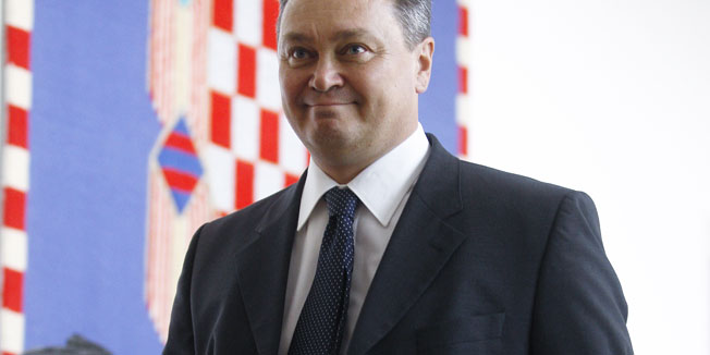 Zagreb, 140910.Ured Predsjednika.Pantovcak.Predsjednik Republike Ivo Josipovic odrzao je IV. sastanak Savjeta za gospodarstvo.Na slici: Zdenko Adrovic predsjednik uprave Raifeissen banke.Foto: Goran Mehkek / CROPIX