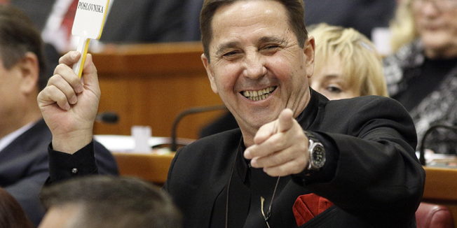 Zagreb, 031215.Hrvatski sabor. Prva konstituirajuca sjednica u 8. sazivu Hrvatskog Sabora na kojem su pozvani zastupnici izabrani na izborima u studenom.Na fotografiji: Stipe Petrina.Foto: Dragan Matic / CROPIX